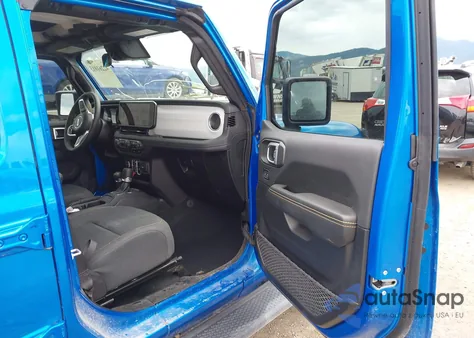 2024 Jeep Wrangler 4-Door Sahara 4X4 z USA, uszkodzony, nr VIN 1C4PJXEG0RW344058